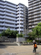 商店街に隣接している広場